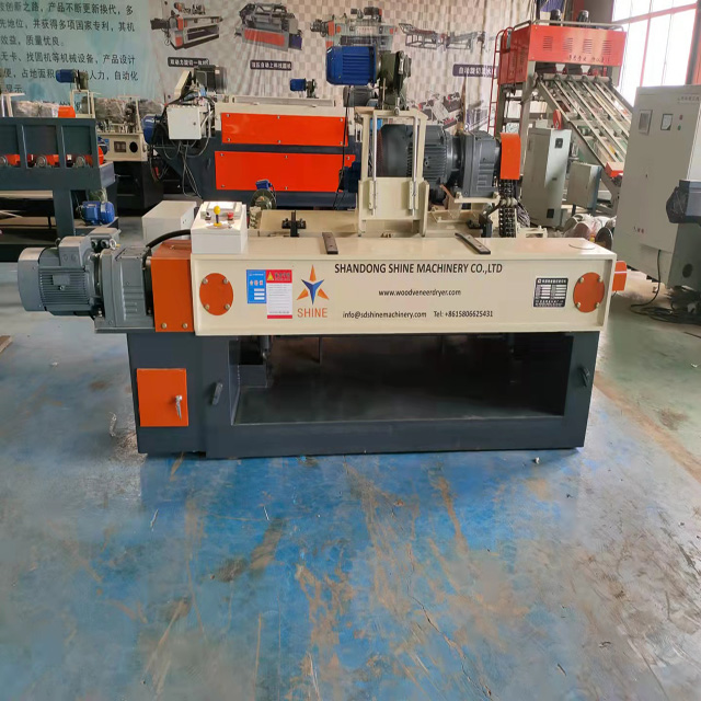 Veneer peeling machine